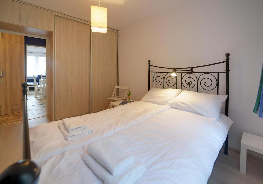 Trevilles Apartamenty - Granatowy シクラルスカ・ポレンバ エクステリア 写真